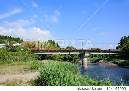 Sangabashi Bridge (Uranona, Iriki-cho, Satsumasendai City, Kagoshima Prefecture) and Hiwaki River 114165903