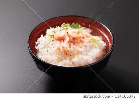 Sakura shrimp dashi tea 114166372
