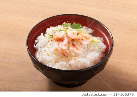 櫻花蝦佐高湯茶泡飯 114166376