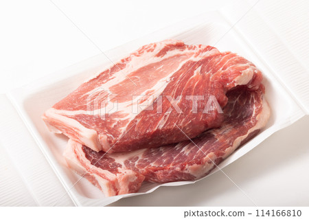 [Okinawa Agu Pork] Pork shoulder loin for steak and cutlet 114166810