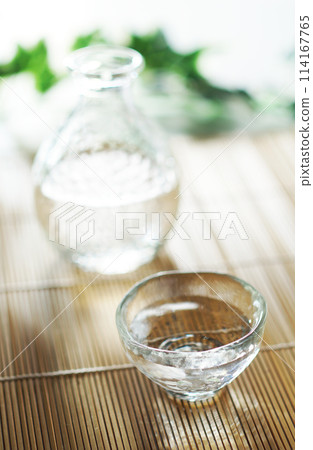 Summer cold sake (Japanese sake) 114167765
