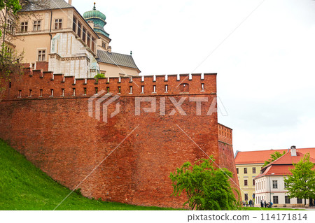 The old red brick Zamek Krolewski na Wawelu castle in the center of Krakow. 114171814