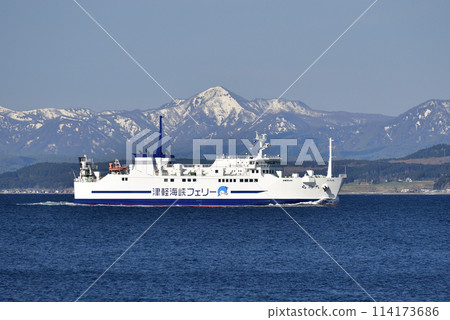 Spring scenery of Tsugaru Kaikyo Ferry passing through Hakodate Bay in Hakodate, Hokkaido 114173686