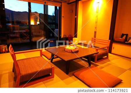 Japanese-style room in a modern Japanese inn 114173921