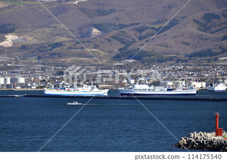 Spring scenery of Tsugaru Kaikyo Ferry entering and leaving Hakodate Port, Hakodate, Hokkaido 114175540