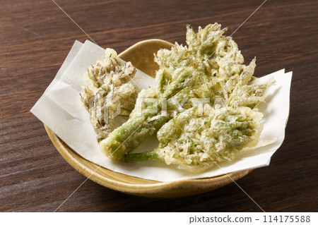 Wild vegetables and cod leaf tempura Wild vegetables and cod leaf tempura 114175588