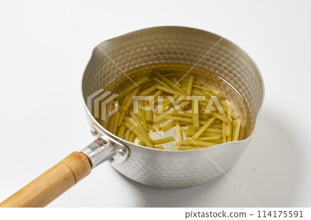 Removing the bitterness from butterbur Removing the bitterness from butterbur 114175591