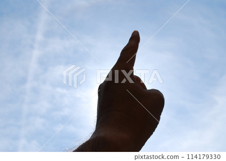 手伸向天空 114179330