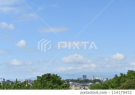 五月町田市的晴空雲彩和大山 五月町田市的晴空雲彩和大山 114179452