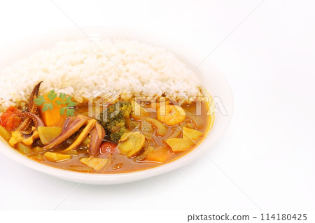 Seafood curry, soup curry, light background 114180425