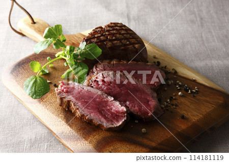 New Zealand grass-fed beef fillet steak 114181119