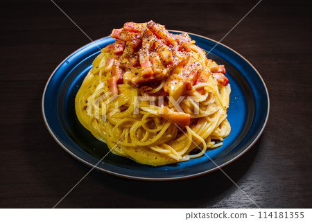 Carbonara 義大利麵培根藍瓷俯視圖 Carbonara 義大利麵培根藍瓷俯視圖 114181355