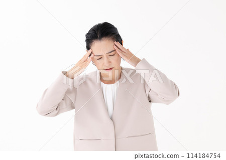 中年婦女做生意頭痛 114184754