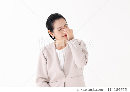 中年婦女做生意頭痛 114184755