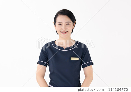 Middle-aged woman, esthetician, uniform 114184770
