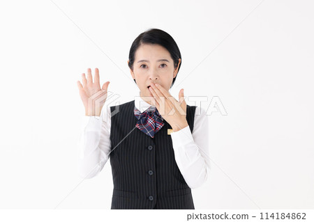 穿著制服的中年婦女驚訝 114184862