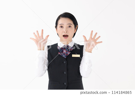 穿著制服的中年婦女驚訝 114184865