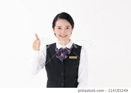 中女制服豎起大拇指 114185249