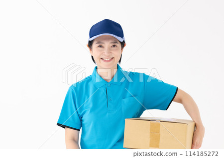 Middle-aged woman, uniform, delivery 114185272