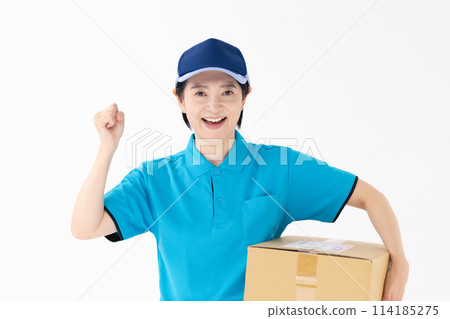 中年婦女制服送拳頭泵 114185275