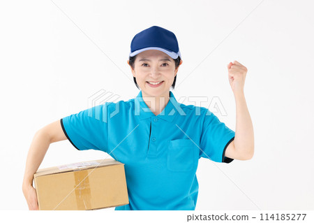 中年婦女制服送拳頭泵 114185277