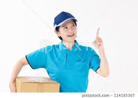 中年婦女制服送貨指點 114185307