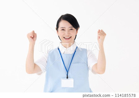Middle-aged woman, helper, childcare, fist pump 114185578