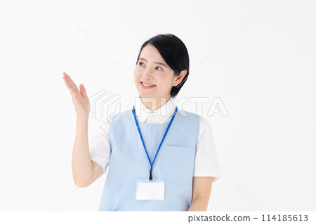Middle-aged woman, helper, childcare, hand-waving Middle-aged woman, helper, childcare, hand-waving 114185613