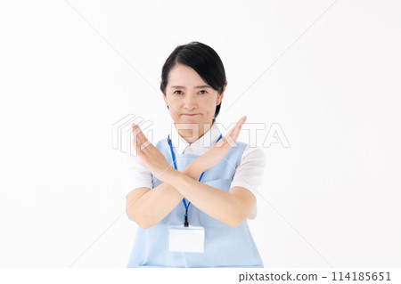 Middle-aged woman, helper, childcare worker, divorced 114185651