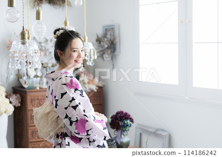 Young woman wearing yukata looking back Young woman wearing yukata looking back 114186242