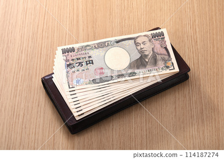 紙幣和錢包 114187274