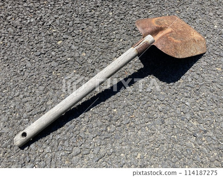 Rusted scoop 114187275