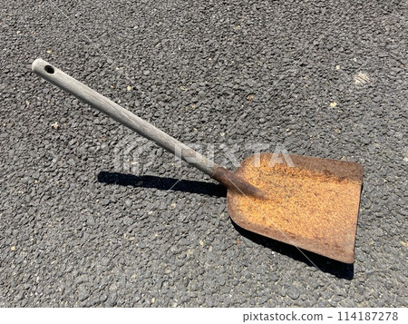 Rusted scoop 114187278