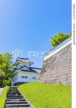 Fresh greenery at the ruins of Aoba Castle 114187865