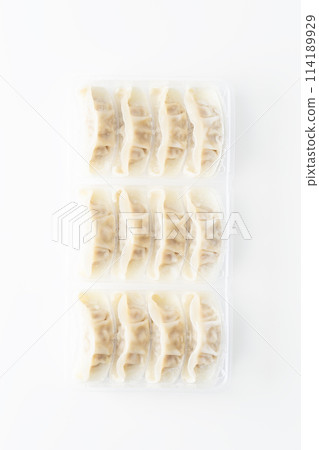 冷凍餃子白色背景 114189929