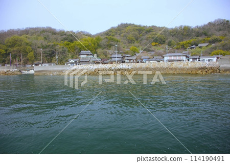 "Shishijima" port town view (from the Awashima Kisen ship) / Mitoyo City, Kagawa Prefecture 114190491