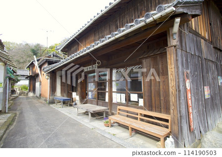 "Shishijima" unmanned rest area / Nostalgic port town scenery / Mitoyo City, Kagawa Prefecture "Shishijima" unmanned rest area / Nostalgic port town scenery / Mitoyo City, Kagawa Prefecture 114190503