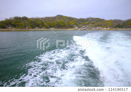 "Shishijima" port town view (from the Awashima Kisen ship) / Mitoyo City, Kagawa Prefecture "Shishijima" port town view (from the Awashima Kisen ship) / Mitoyo City, Kagawa Prefecture 114190517