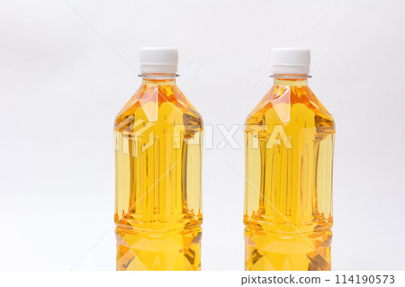 Drinking water, drinks, white background, brown, PET bottles, drinks, drinks, hydration, hydration, beverages Drinking water, drinks, white background, brown, PET bottles, drinks, drinks, hydration, hydration, beverages 114190573
