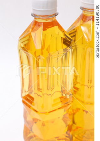 Drinking water, drinks, white background, brown, PET bottles, drinks, drinks, hydration, hydration, beverages 114190580