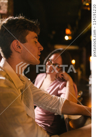 Guy confesses romantic feelings to girl in cozy pub 114191210