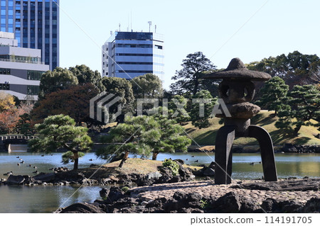 Scenery of the Kyu-Shiba Rikyu Gardens in Minato Ward, Tokyo Scenery of the Kyu-Shiba Rikyu Gardens in Minato Ward, Tokyo 114191705