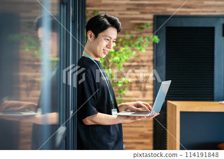 Business person working in the office Business person working in the office 114191848