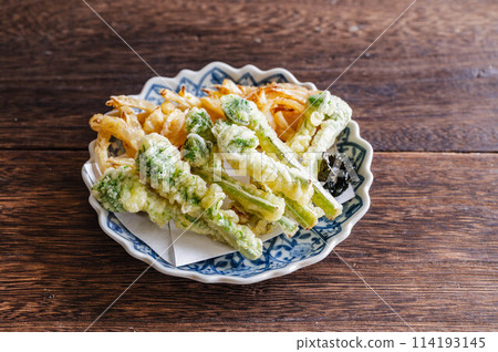 Brassica napus and new onion tempura 114193145