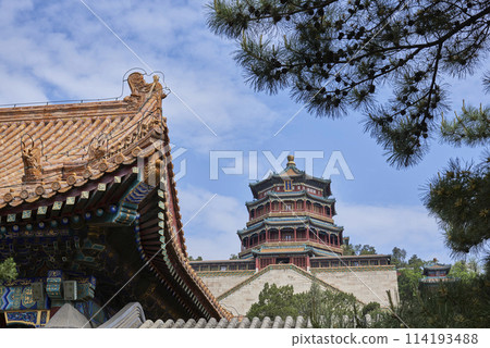 Tower of Buddhist Incense (Foxiangge) on the Longevity Hill of The Summer Palace, complex of gardens and palaces in Beijing, China 114193488