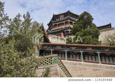 Tower of Buddhist Incense (Foxiangge) on the Longevity Hill of The Summer Palace, complex of gardens and palaces in Beijing, China 114193489