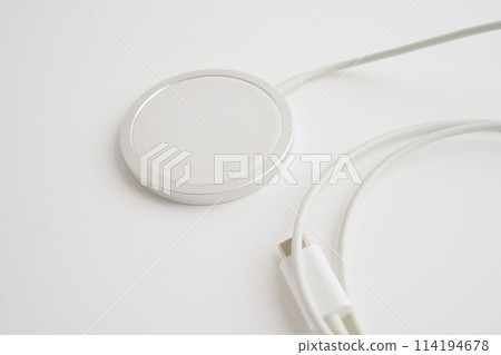Wireless charger, magnetic charging modern equipment of mobile phone. 114194678