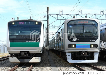 E233系列7000系列及東京臨海高速鐵路70-000系列在車輛段排隊 114195146
