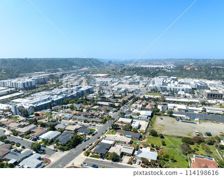 Aerial view of house in San Diego suburb, California, USA 114198616