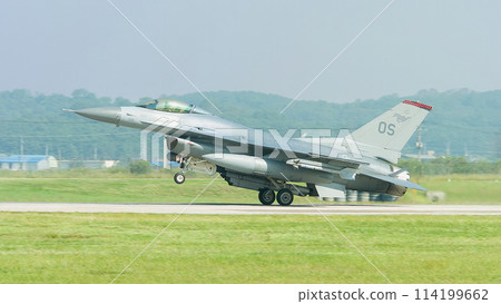 US Air Force F-16 Fighting Falcon landing US Air Force F-16 Fighting Falcon landing 114199662